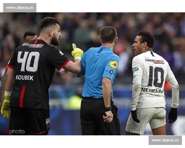 罗曼·雷恩斯巴黎巅峰对决展现王者坚韧与复仇之心